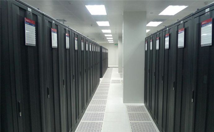 通过完善制度建设来防范系统性风险