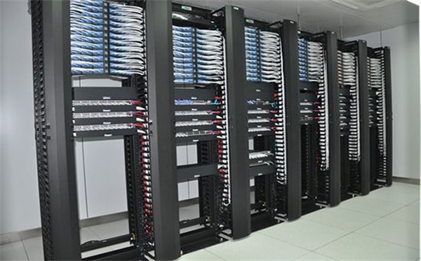 向劳动模范、老党员、困难职工、困难党员和派成员、一线干部等传递组织温暖