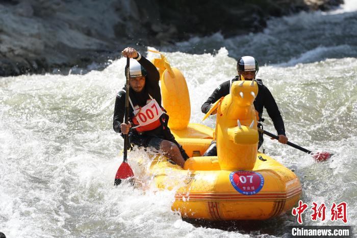 2000余名中外漂流爱好者齐聚湖北兴山搏浪飞舟点