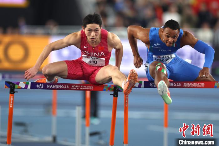 世锦赛南京站男子60米栏决赛刘俊茜摘铜中国跨栏