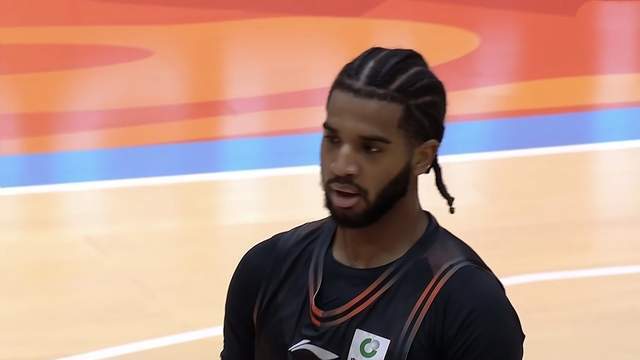 山东男篮新外援首秀遇挑战，力克江苏男篮