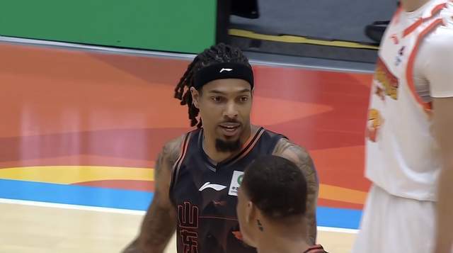 山东男篮新外援首秀遇挑战，力克江苏男篮