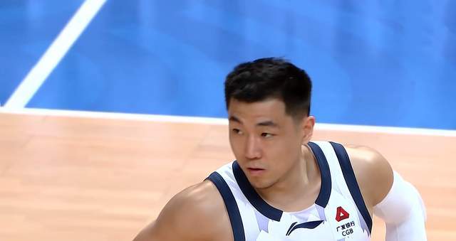 山东男篮新外援首秀遇挑战，力克江苏男篮