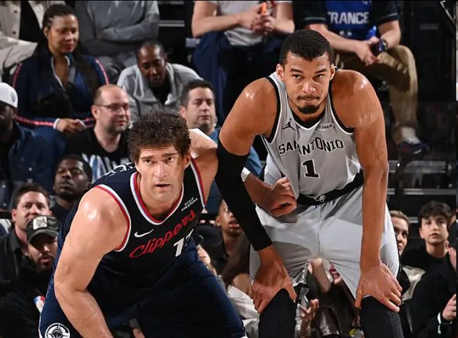 快船主场迎战马刺莱昂纳德缺阵仍顽强拼搏