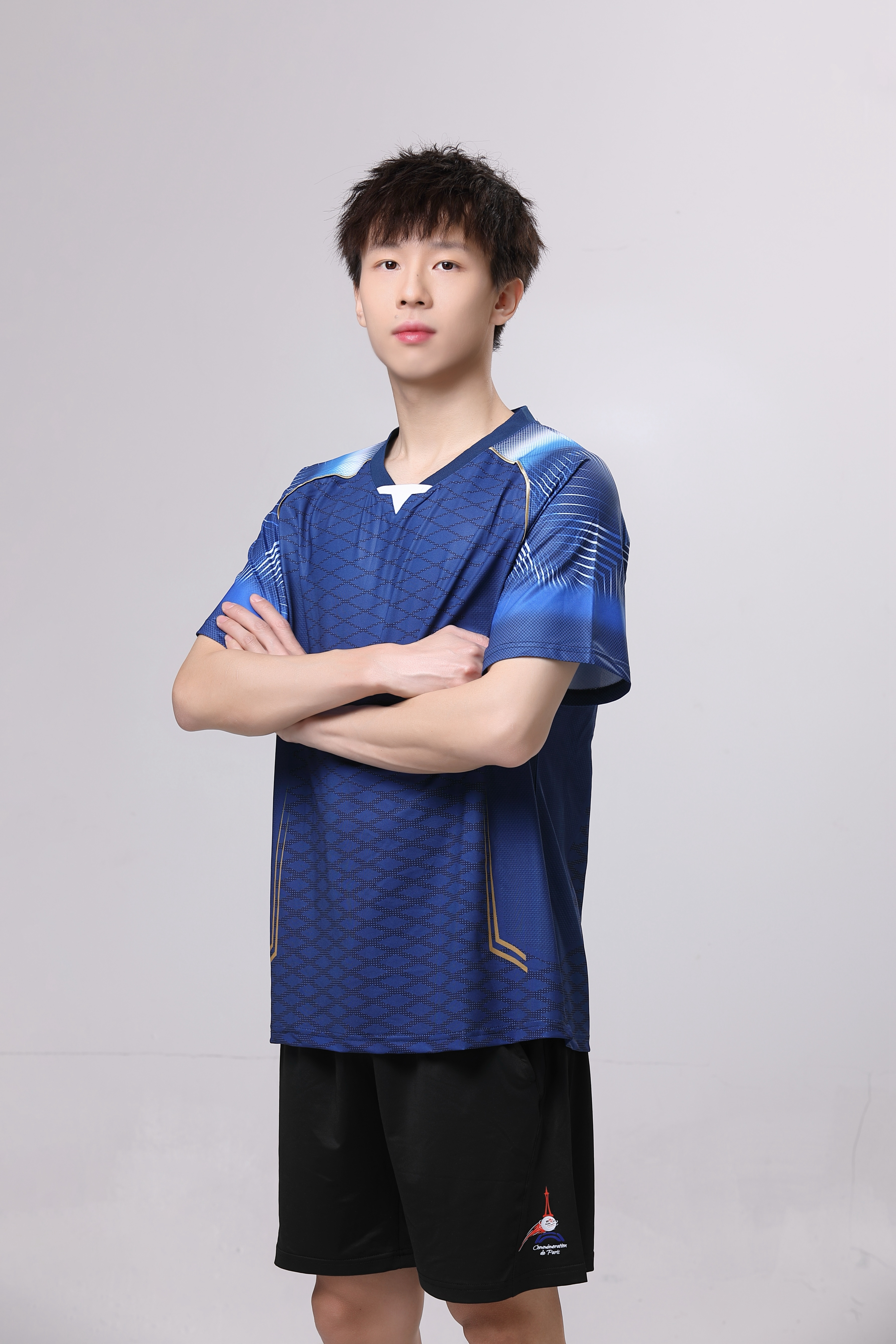 林高远捧得年度社交影响力运动员奖杯：从乒乓