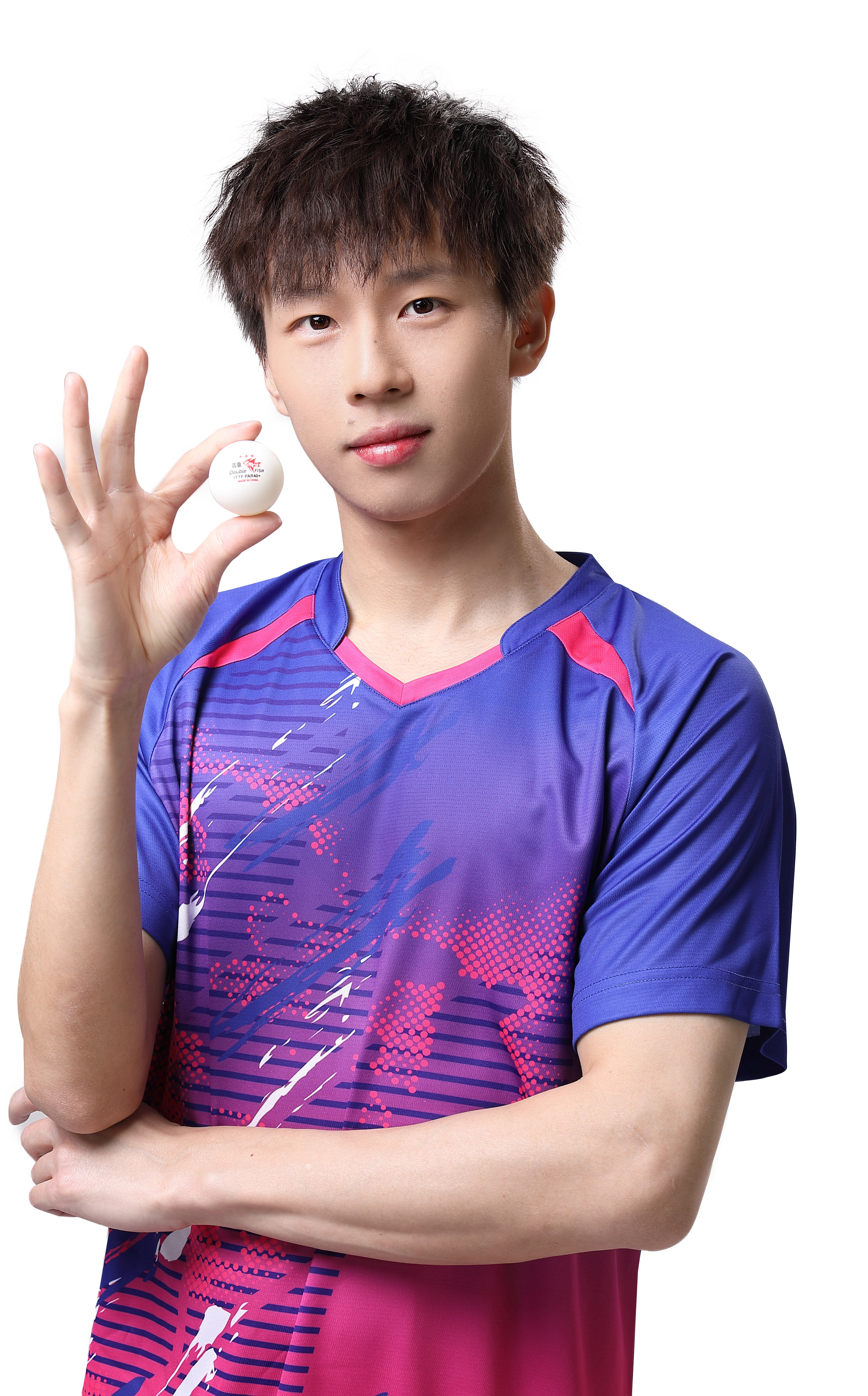 林高远捧得年度社交影响力运动员奖杯：从乒乓