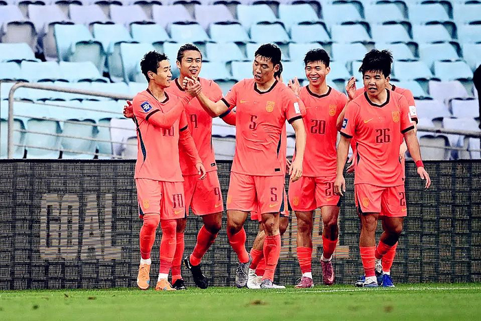 国足战术泄密遭遇开门黑 邵佳一怒斥泄密隐患