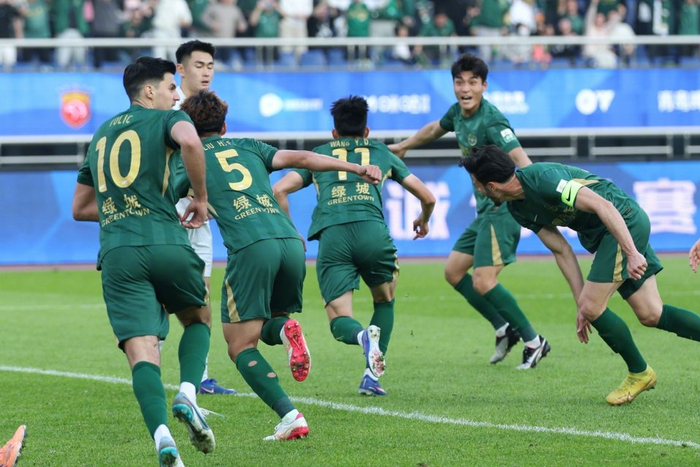 米特里策1分钟独造两球 浙江队逆转青岛海牛