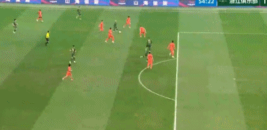 米特里策1分钟独造两球 浙江队逆转青岛海牛