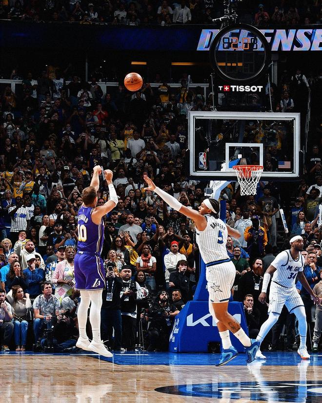 肯纳德绝杀救主！湖人三巨头盛赞其逆境爆发力