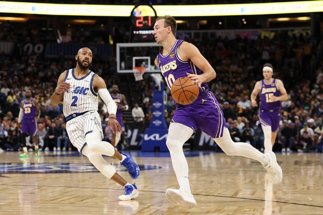 肯纳德绝杀救主！湖人三巨头盛赞其逆境爆发力