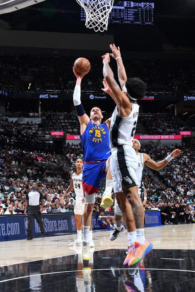 约基奇复出掘金客场大胜马刺锁定西部第三创历