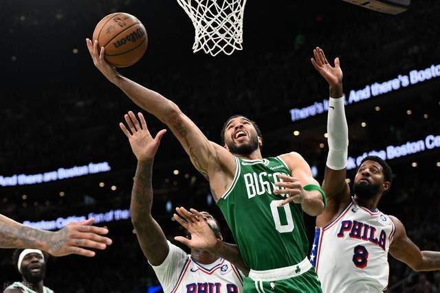 76人客场力克凯尔特人 系列赛战平